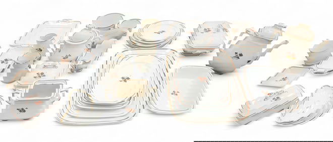 LARGE COLLECTION OF TEA LEAF CHINA