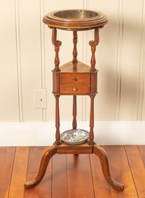 QUEEN ANNE-STYLE PLANT STAND