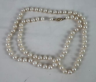 VINTAGE PEARL NECKLACE WITH GOLD CLASP
