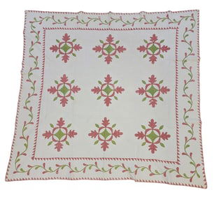 OAK LEAF APPLIQUE QUILT WITH SAWTOOTH BORDER