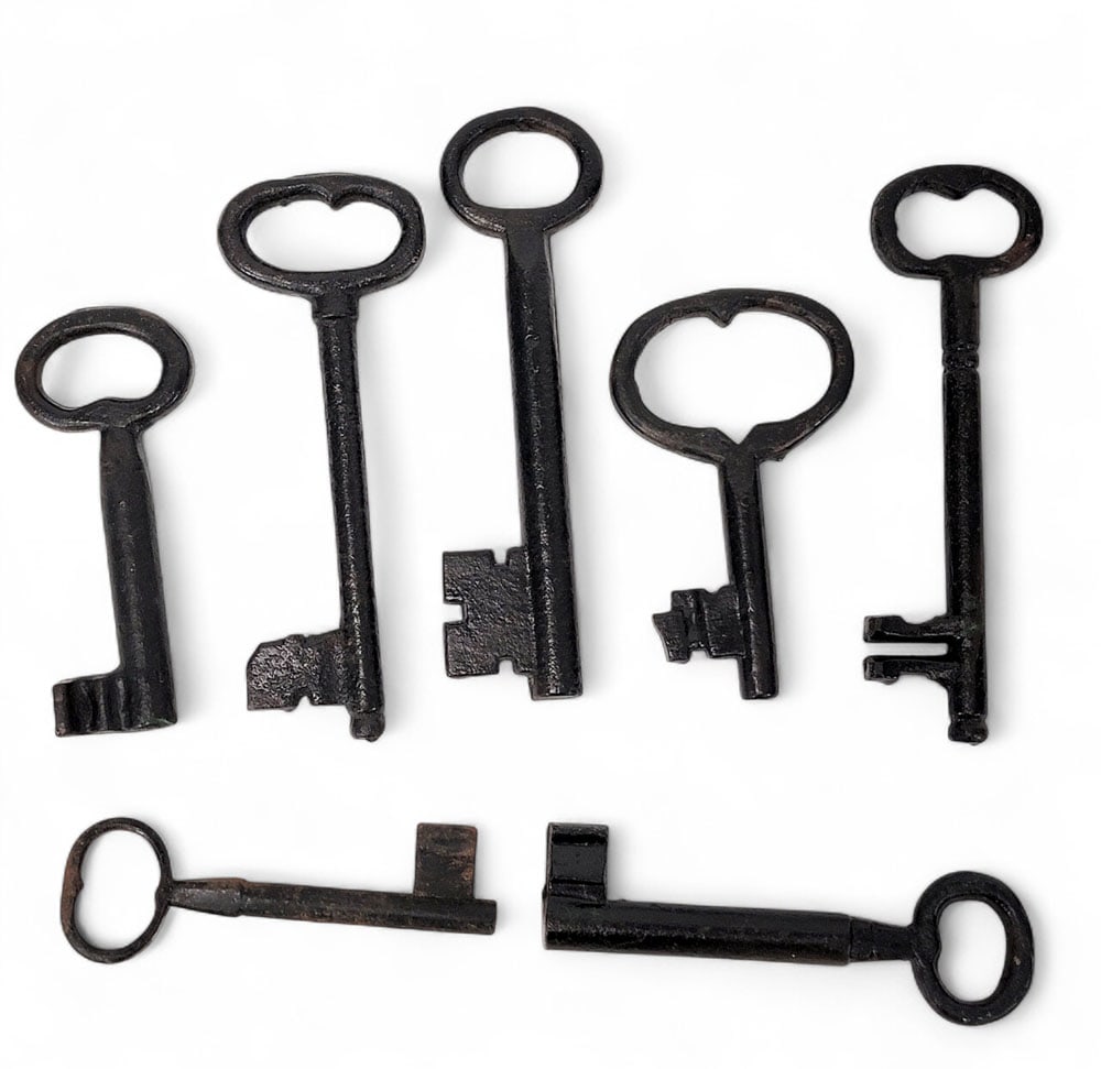 COLLECTION OF EARLY KEYS: 19th century and earlier, cast iron. Longest is 8.25". Provenance: a southern Ohio collection.