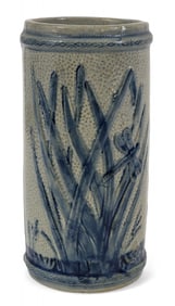 SLEEPY EYE VASE