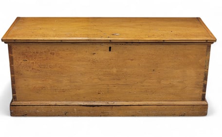 BLANKET CHEST