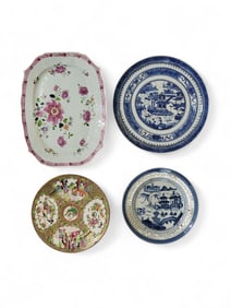 FIVE CHINESE PORCELAIN PLATES