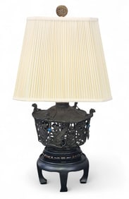 CHINESE-STYLE TABLE LAMP