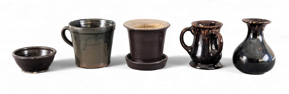 SIX PIECES OF EARLY POTTERY (1 of 14)