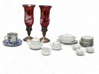 COLLECTION OF TABLE WARES AND DECOR