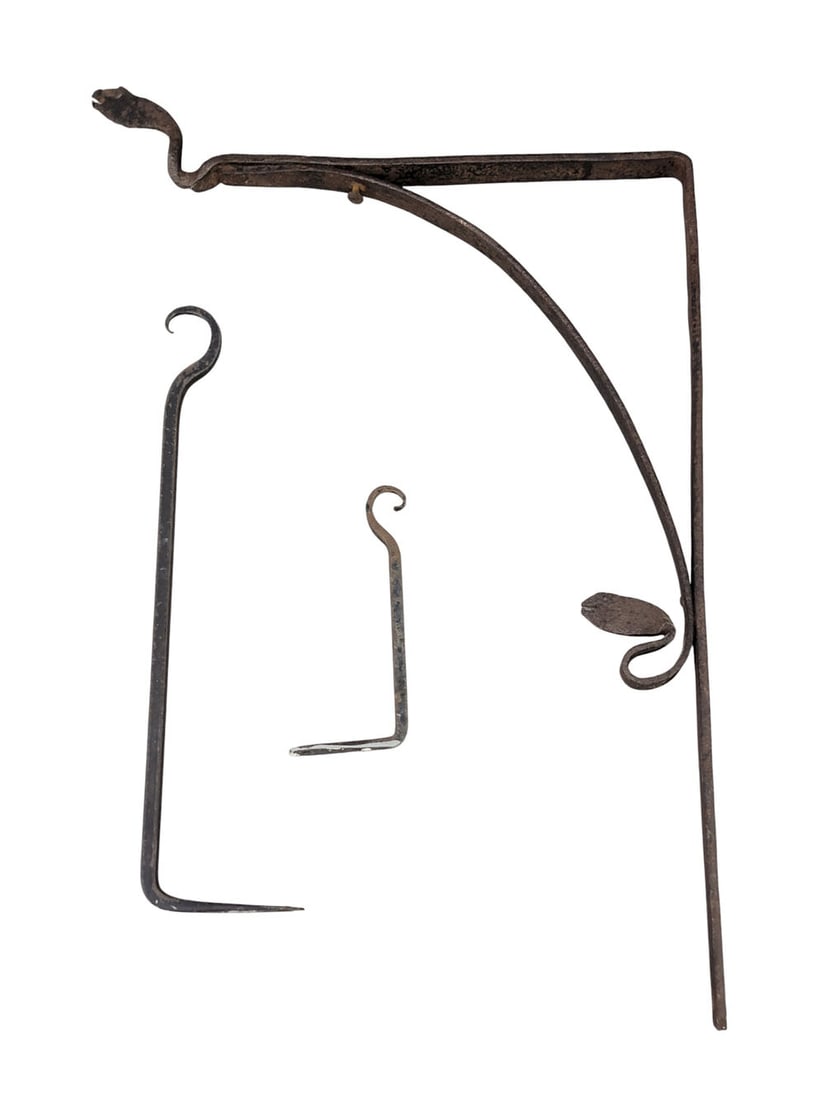 THREE WROUGHT IRON  BRACKETS (1 of 6)