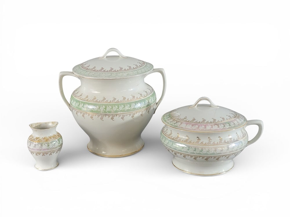 EARLY HOMER LAUGHLIN TOILET SET: Ohio or West Virginia, late 19th or early 20th century, earthenware. A Homer Laughlin toilet set consisting of a lidded chamber pot, lidded slop pot, and vase. The pattern, unnamed, contains a wide gr