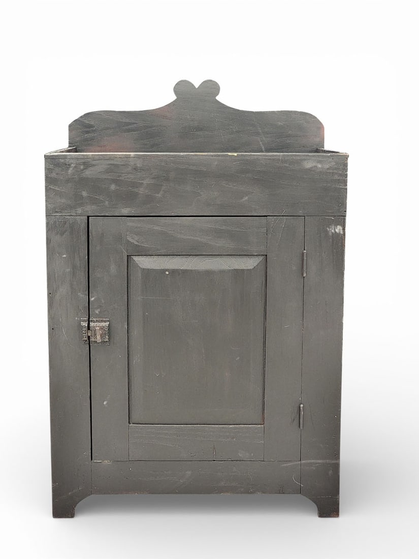 DIMINUTIVE DRY SINK (1 of 5)