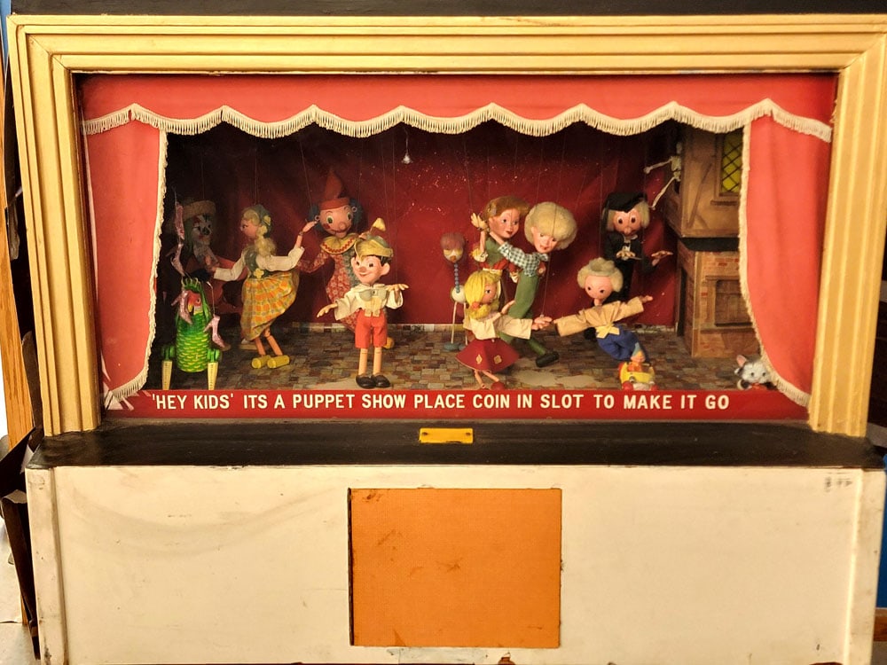 COIN-OP ANIMATED PELHAM PUPPET SHOW (1 of 9)