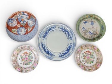 FIVE ASIAN PORCELAIN PLATES