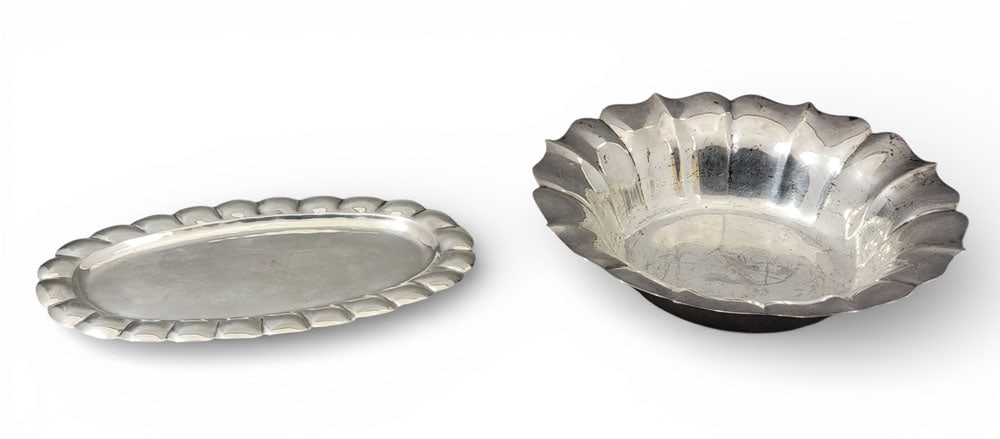 TWO STERLING SILVER SERVING DISHES (1 of 5)