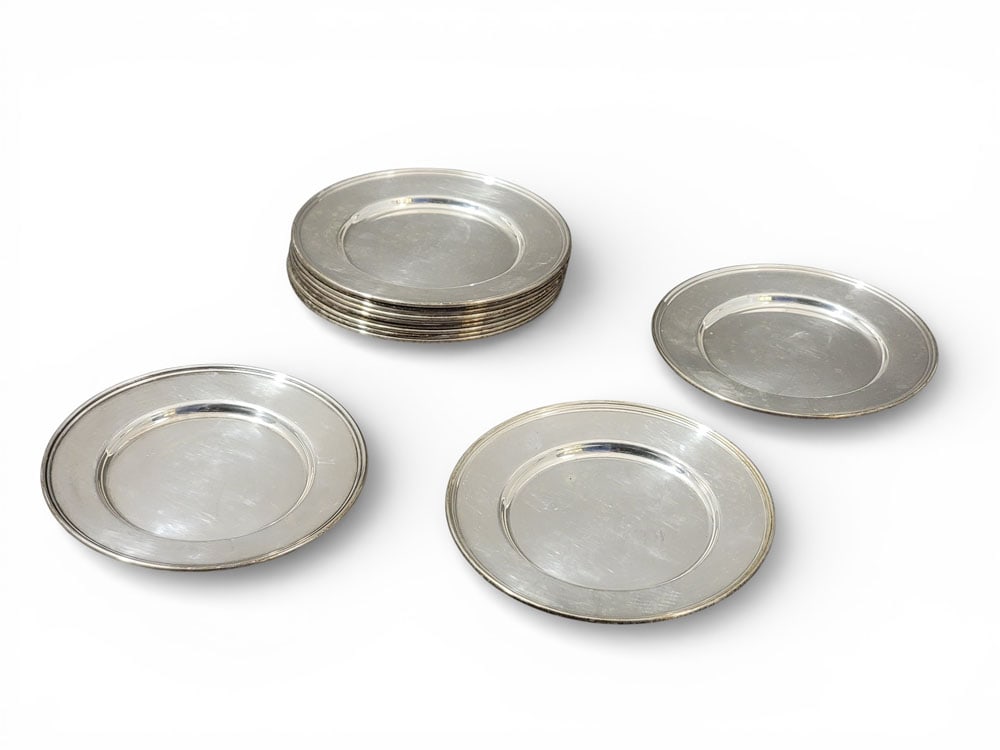 SET OF 12 STERLING SILVER VINEGAR BROS BREAD PLATES: New York, 2nd quarter 20th century, sterling. Set of 12 Vinegar Bros bread plates. 6" diameter. 1125 g. Provenance: an Ohio collection. NOTE: We are happy to answer questions and take additional photo