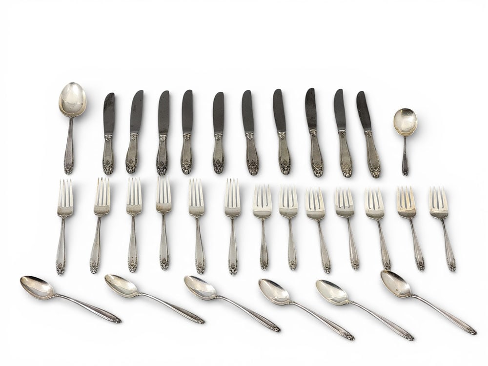SET OF INTERNATIONAL STERLING SILVER "PRELUDE" FLATWARE (1 of 4)