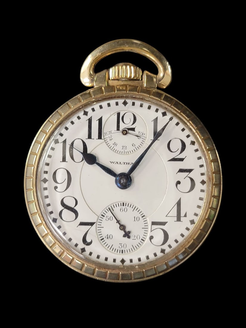 WALTHAM VANGUARD POCKET WATCH (1 of 5)