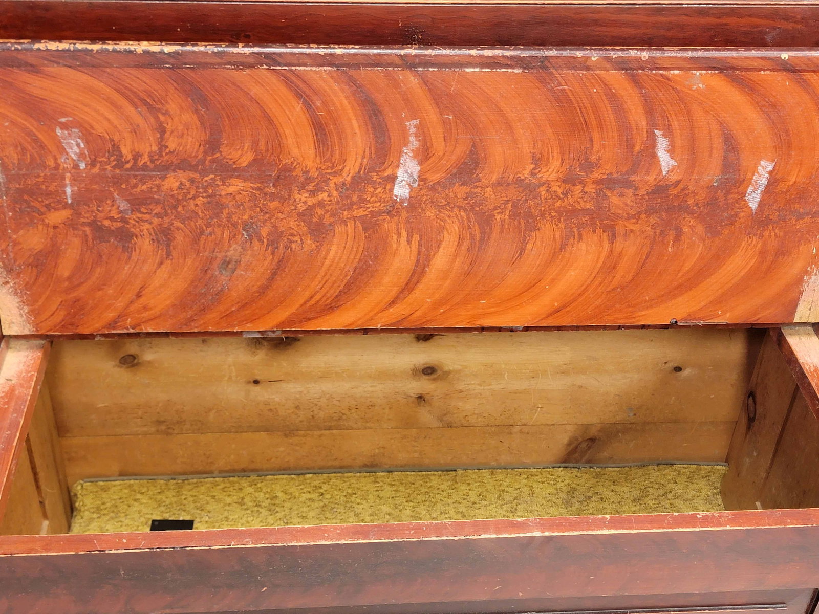 DECORATED STORAGE BENCH - 4