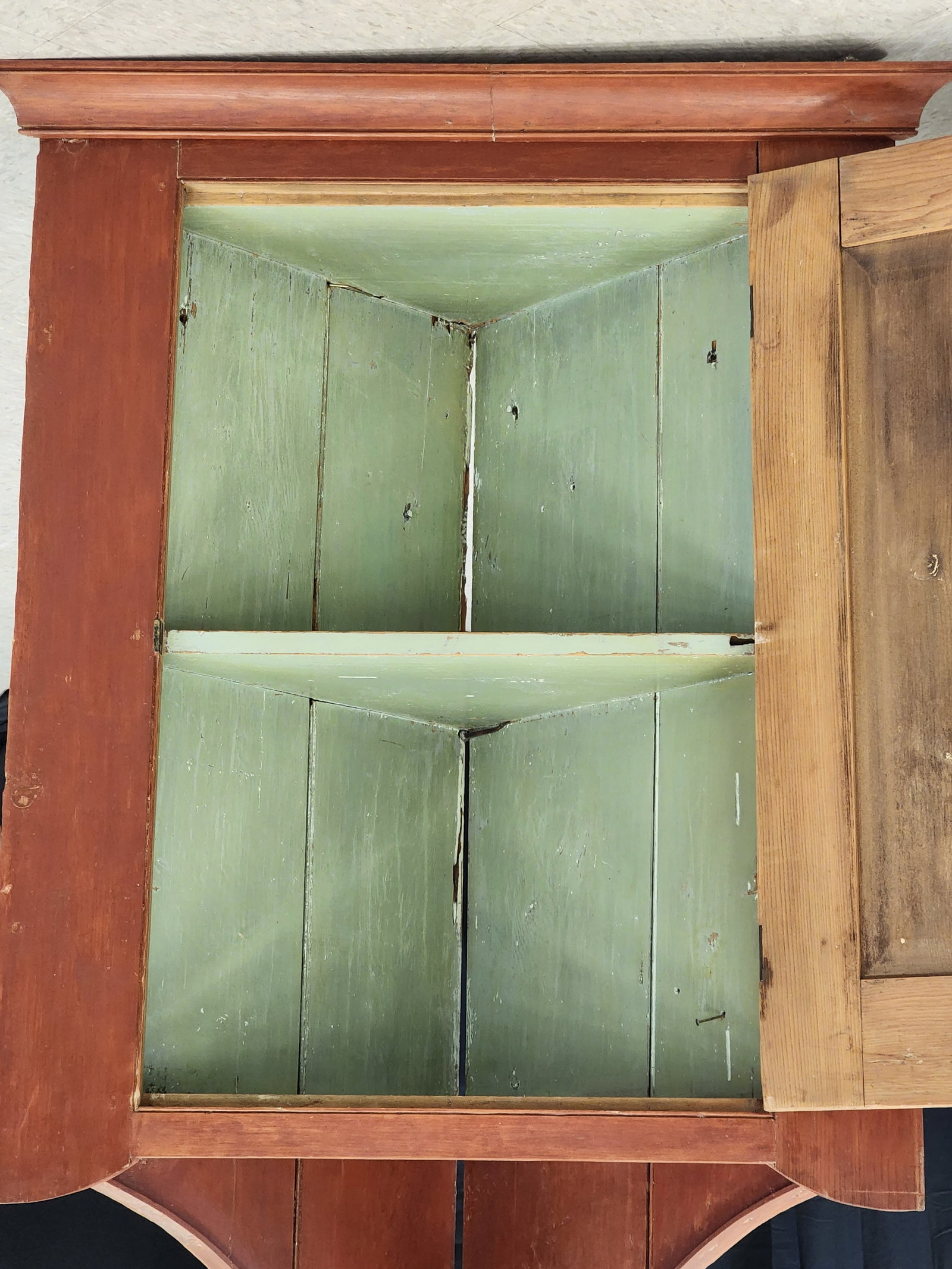 HANGING CORNER CUPBOARD - 4
