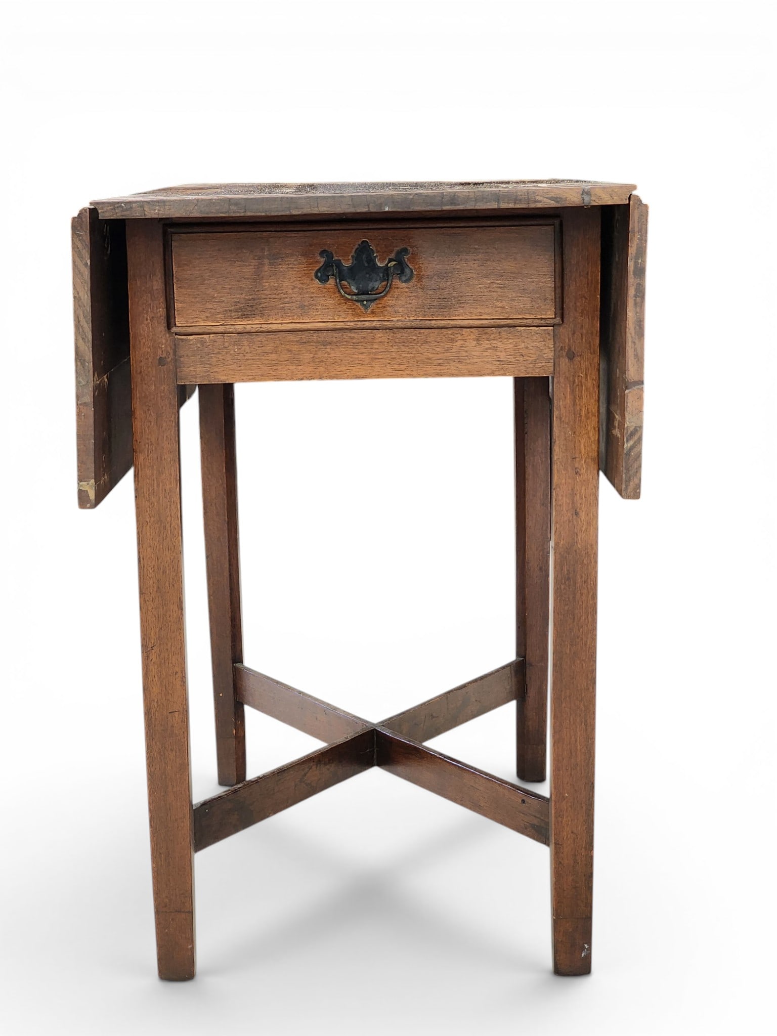 CHIPPENDALE PEMBROKE TABLE: American, 18th century, mahogany and pine. One drawer, drop leaves, and cross stretcher. 29" high, 18.75" wide (close), 37.5" wide (open), 33" deep. Provenance: Collection of Bob and Maxine Edwards,