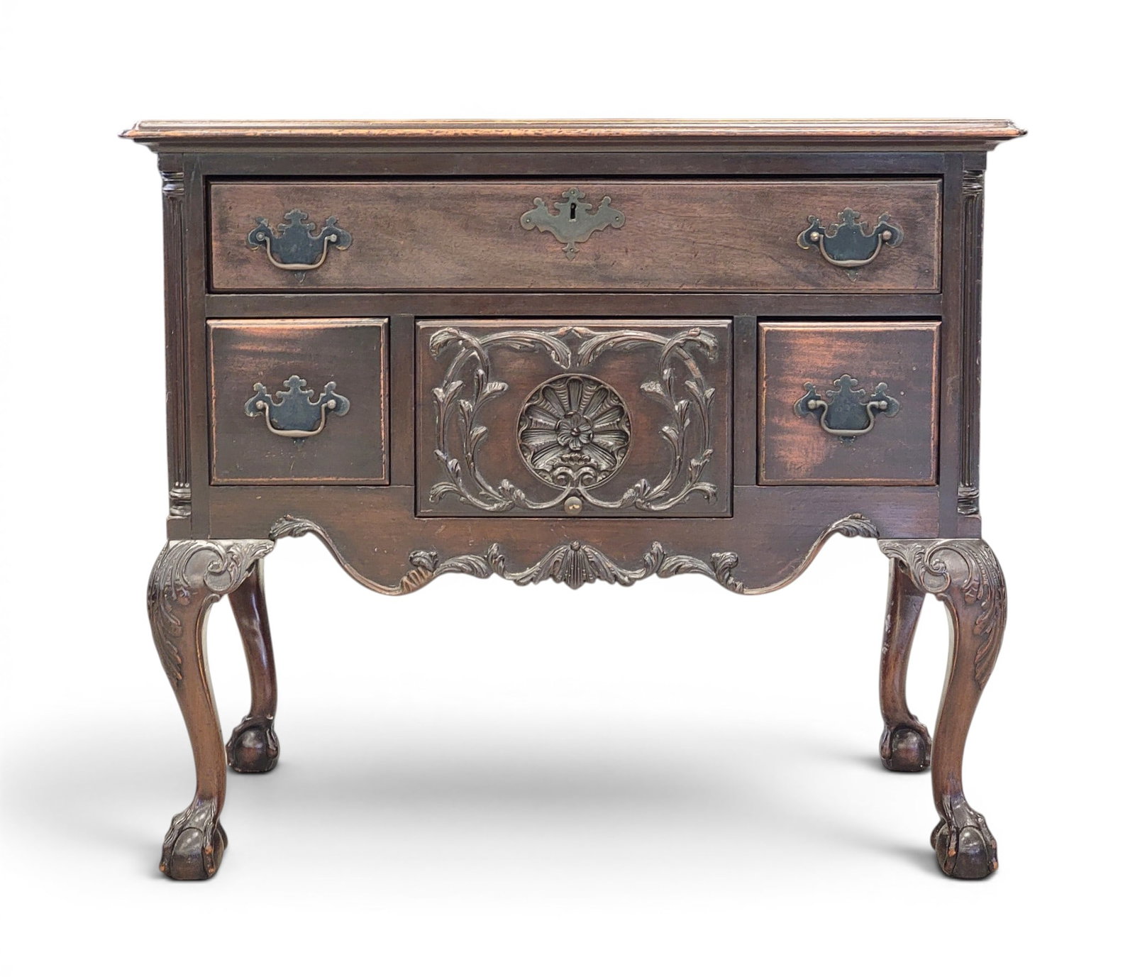 CHIPPENDALE-STYLE DRESSING TABLE: Centennial, late 19th century, mahogany and pine. in the Philadelphia manner, with one over three drawers, the central drawer and skirt with carved and applied carved decoration, all on cabriole legs