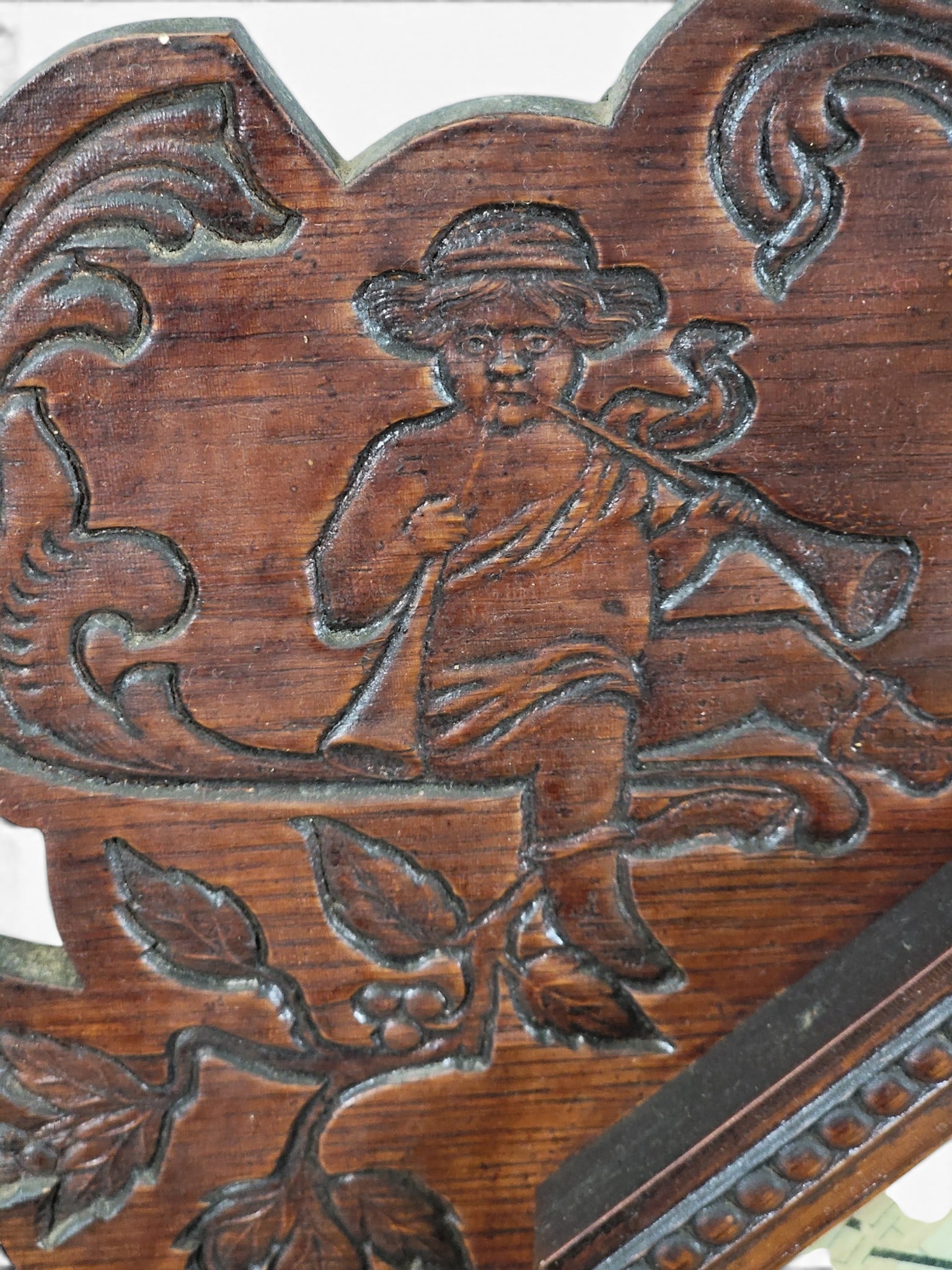 TWO MANTEL CLOCKS - 4