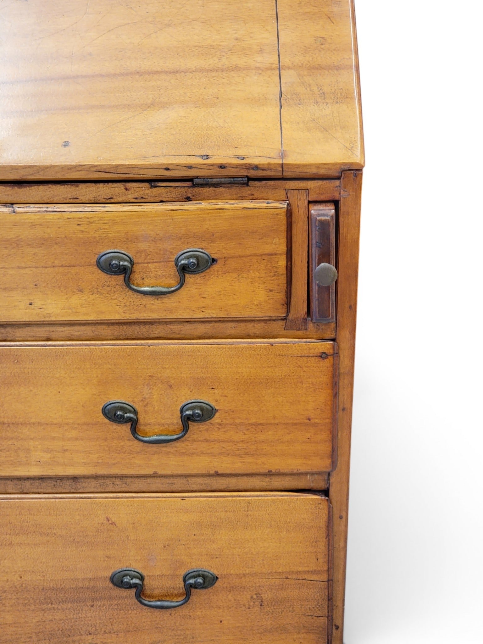 CHIPPENDALE SLANT-FRONT DESK: New England, late 18th century, maple and pine. Dovetailed case, the interior with cubbies and slots, and with four graduated drawers, all on a nicely shaped bracket base. 43.5" high, 37" wide, 19.5" 
