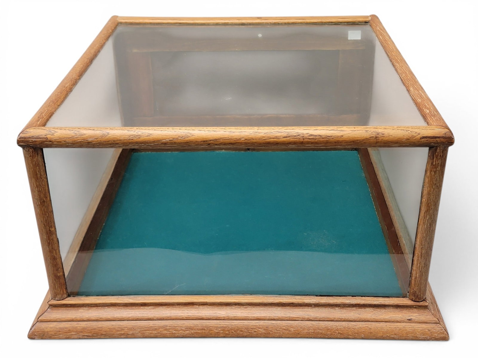 COUNTER-TOP DISPLAY CASE (1 of 2)