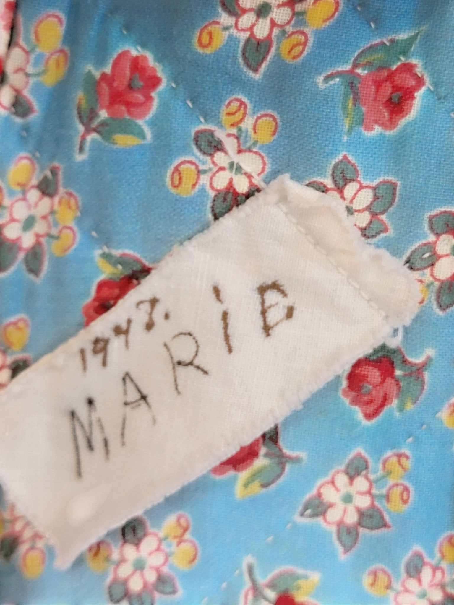 SIGNED AND DATED FEEDSACK QUILT - 3