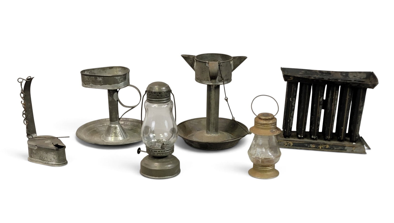 GROUP OF AMERICAN LIGHTING DEVICES (1 of 9)