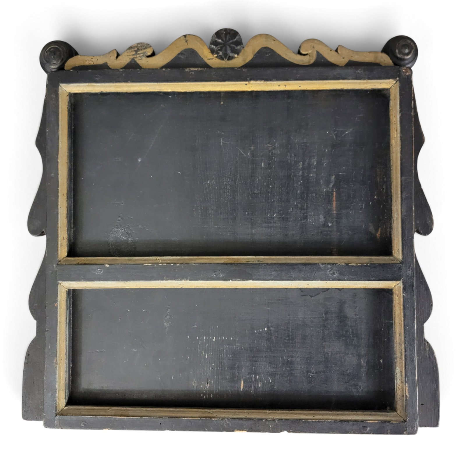 NEW YORK STATE TAVERN SIGN/MENU BOARD: 19th century. Two-part display with a scroll-cut surround, and early black and gold paint. The back with generations of pencil inscriptions. 17" high, 18" wide. Provenance: an Ohio collection. NOTE: