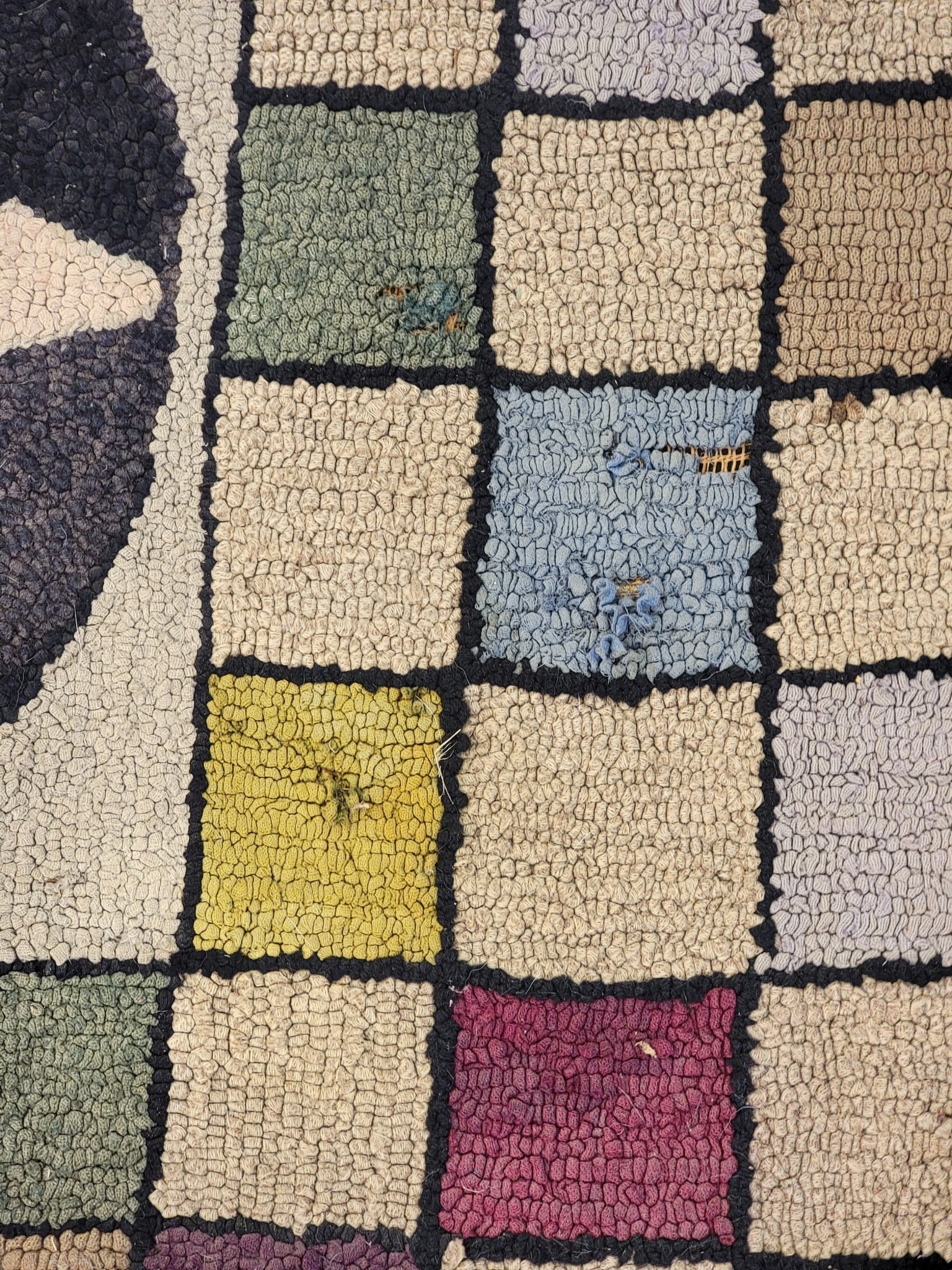 HOOKED RUG WITH STAR - 3