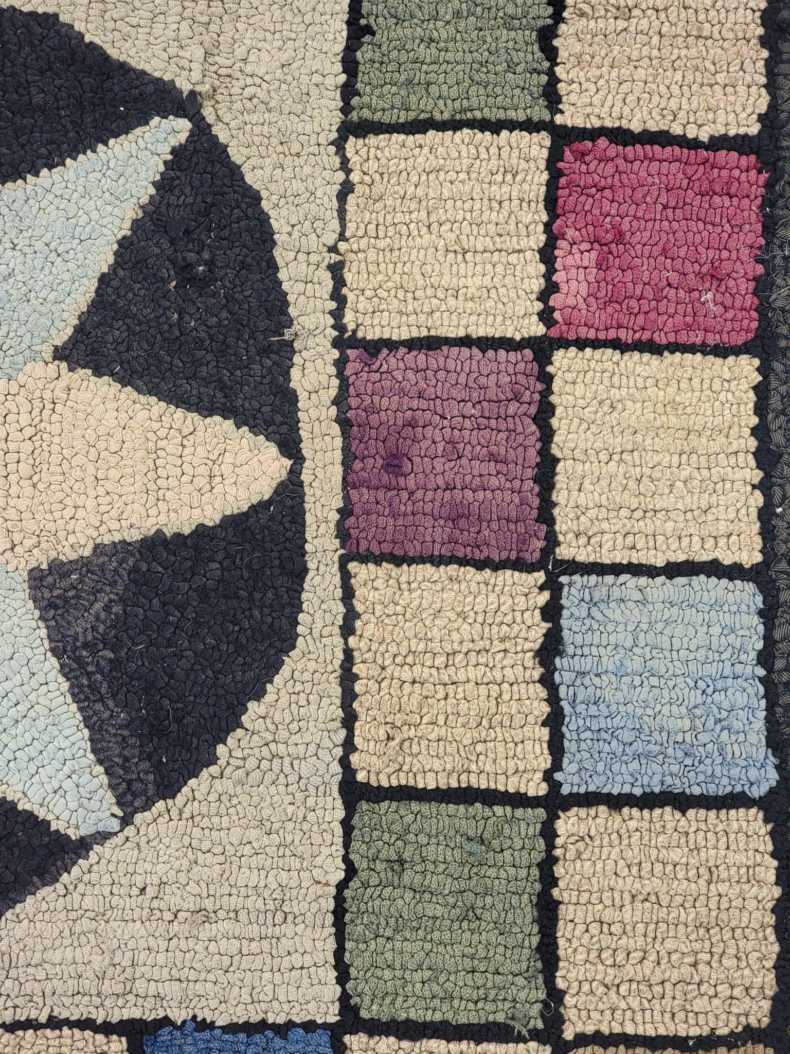 HOOKED RUG WITH STAR - 4