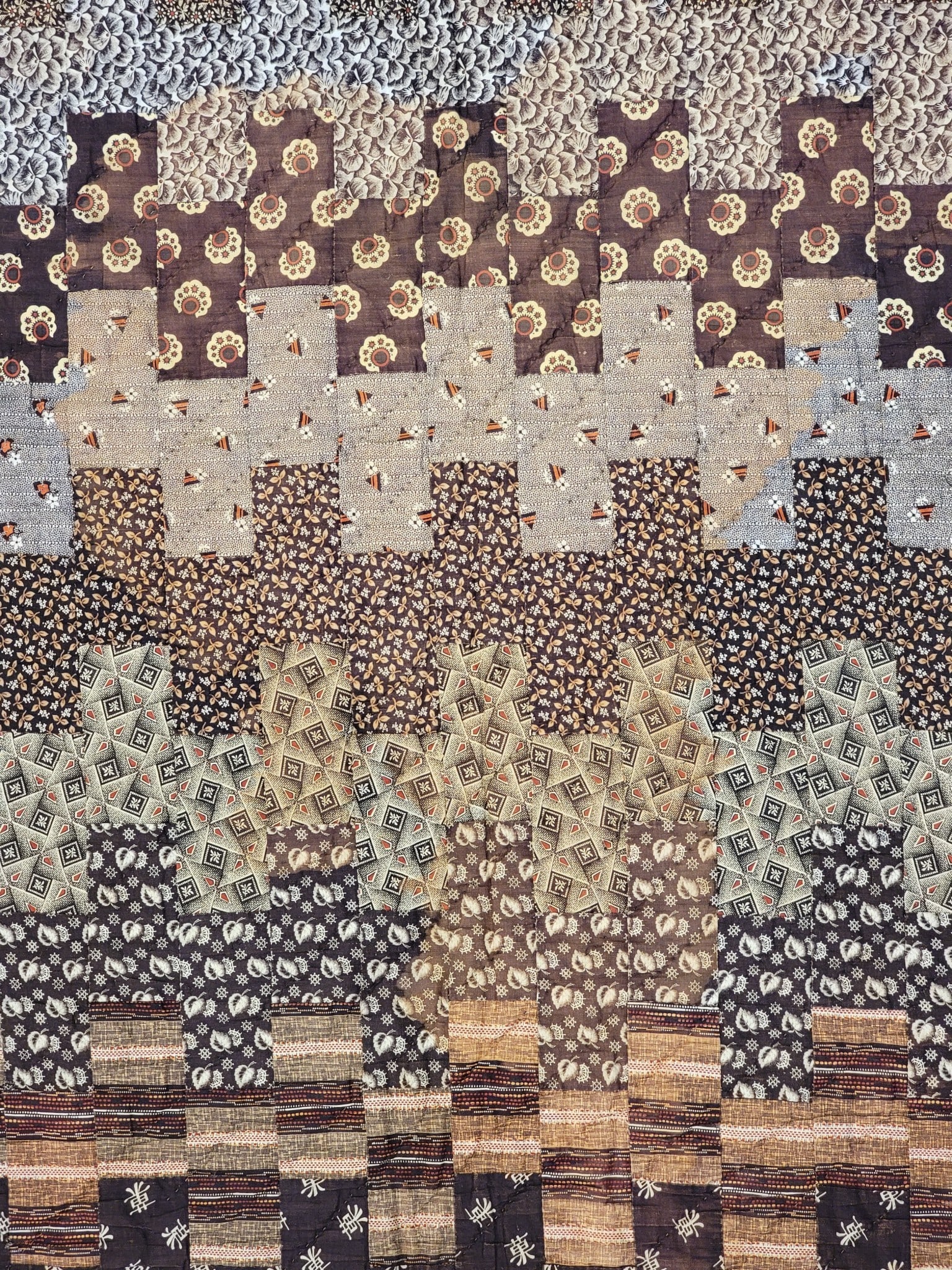 FANCY PIECED QUILT - 3