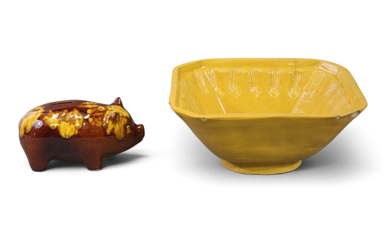 YELLOW WARE PIG BANK AND FOOD MOLD (1 of 10)