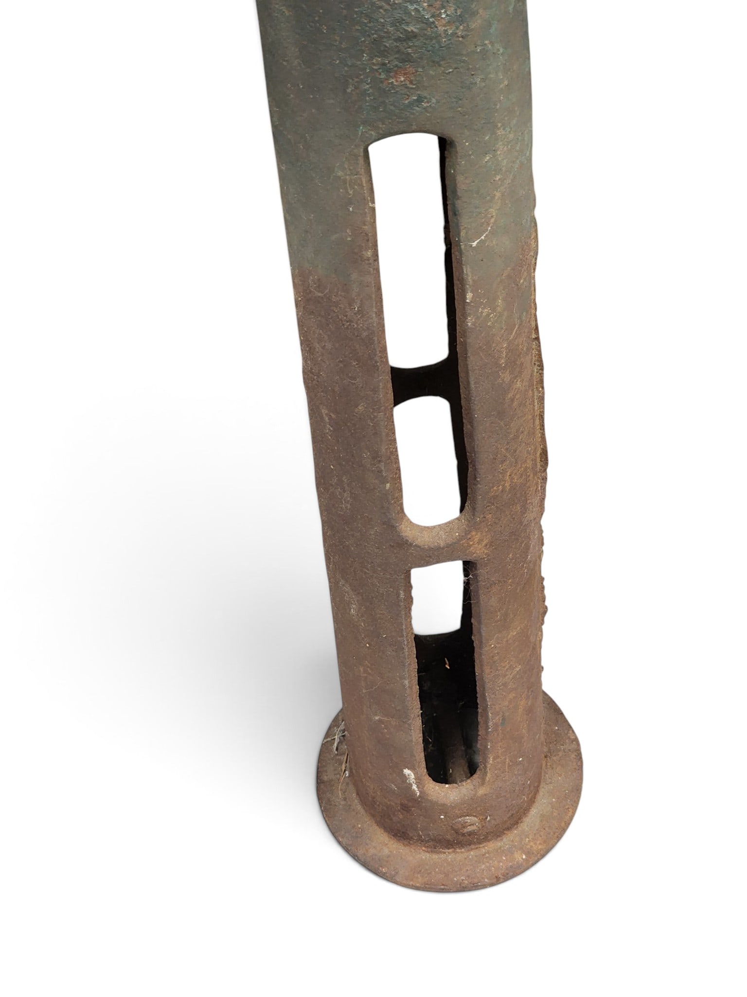 CAST IRON TREE HITCHING POST - 4