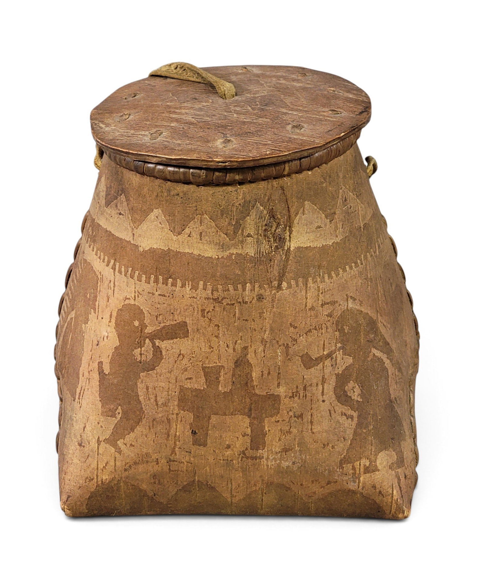 ALGONQUIN BIRCH BARK BASKET / MOCUCK: 1st half-20th century. Square-bottomed and round-toppped lidded basket with hearts on one side and revelers on the other. 7" high. Provenance: a New York State collection NOTE: We are happy to answer