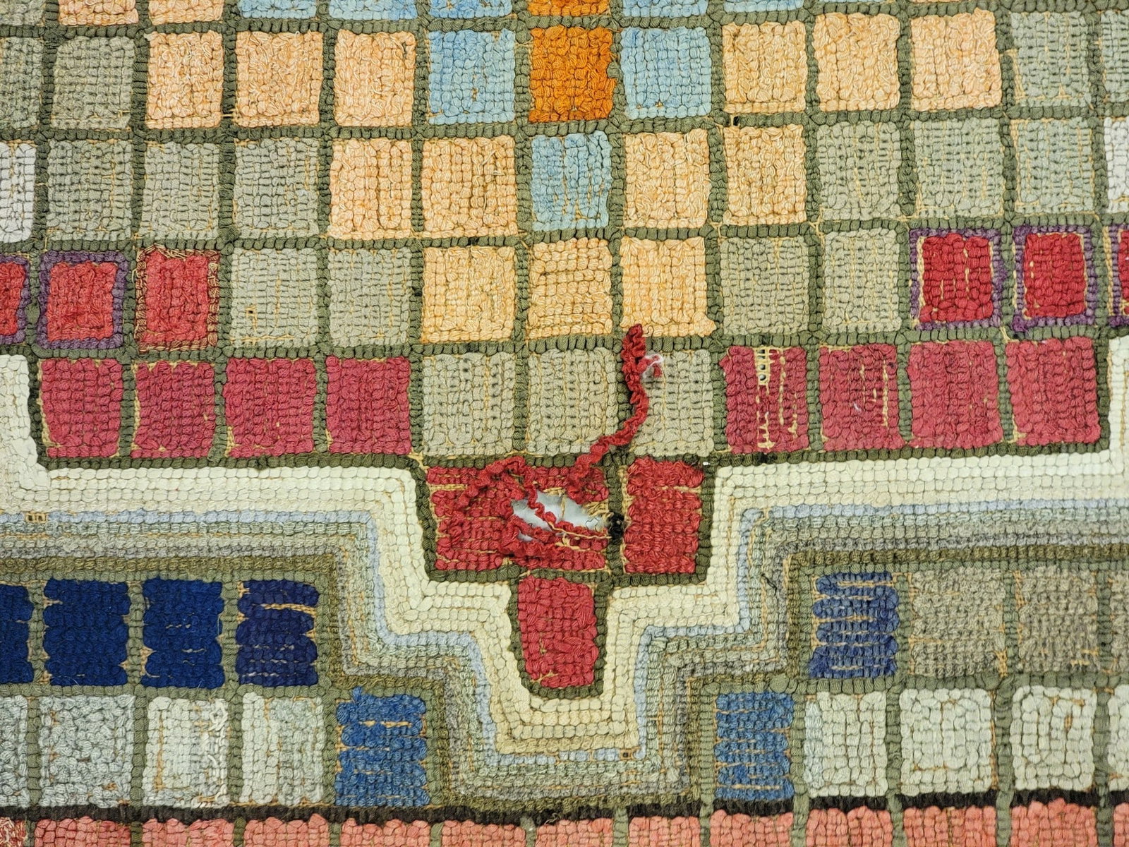 AMERICAN HOOKED RUG - 2