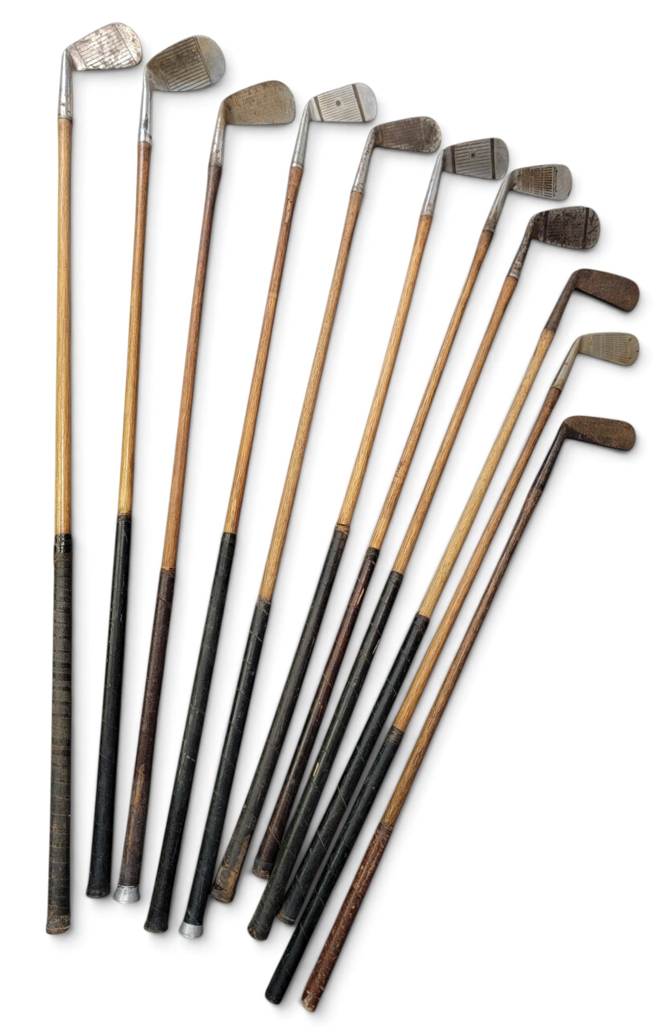 ASSEMBLED SET OF WOOD-SHAFT GOLF CLUBS: Early 20th century. Mixed brands, 11 clubs, in a leather bag. Provenance: a New York State collection NOTE: We are happy to answer questions and take additional photos of lots prior to the auction