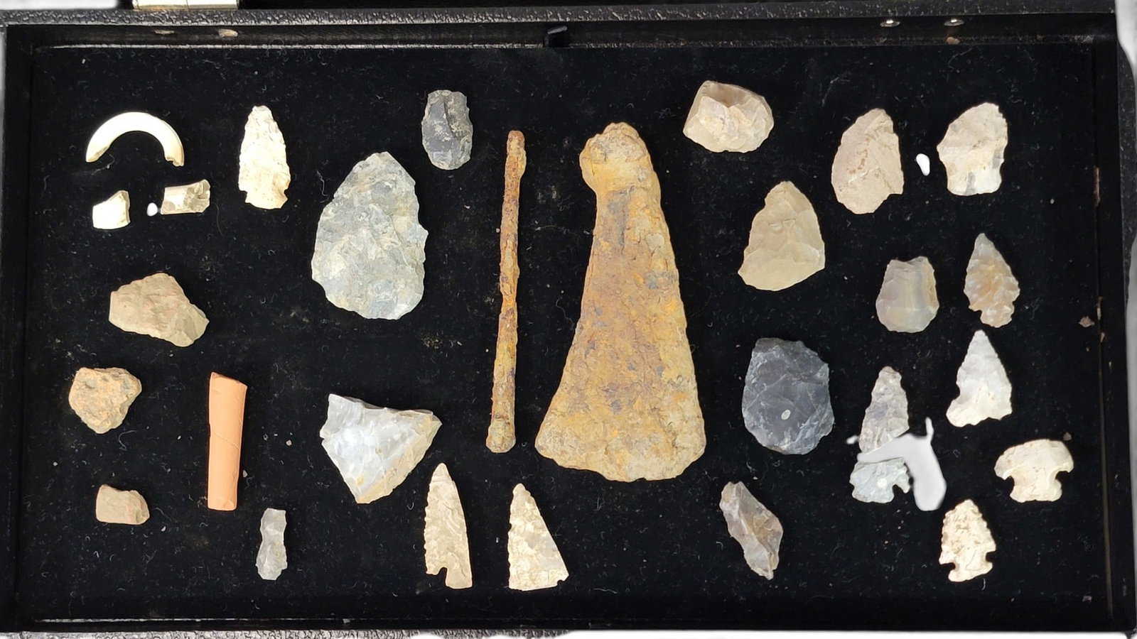 COLLECTION OF OHIO NATIVE AMERICAN POINTS AND OTHER ARTIFACTS (1 of 3)