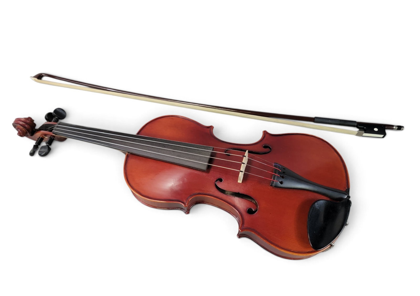 KNILLING SINFONIA STRADIVARIUS-STYLE VIOLIN: Labeled, dated 2005, number 3104. 23" long. With a Glasser bow and hardshell case. Provenance: from a southeast Ohio collection. NOTE: We are happy to answer questions and take additional photos of