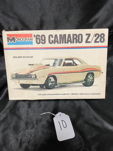 VINTAGE 1969 CAMARO Z/28 MODEL 1:24 SCALE UNBUILT (1 of 2)