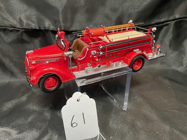 FRNAKLIN MINT FIRE ENGINE PUMPER (1 of 2)