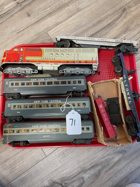 LIONEL SANTA FE ENGINE AND NEW YORK CNETRAL PASSENGER CARS, ETC. (1 of 1)
