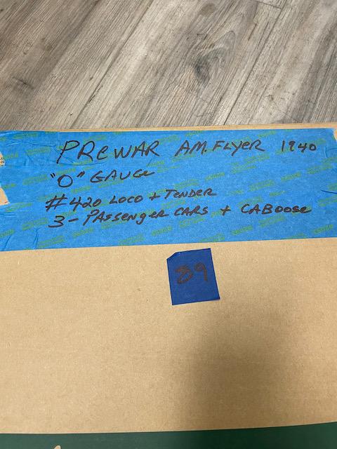 PREWAR AMERICAN FLYER 1940 O GAUGE #420 LOCO AND TENDER AND 3X PASSENGER CARS AND CABOOSE: PASSENGER CARS MAY HAVE BEEN RESTORED?