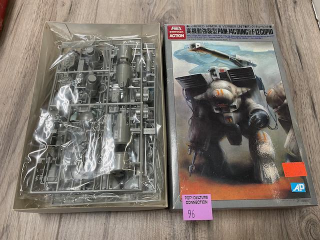 VINTAGE SEALED MACROSS ERA JAPAN SEALED POWERED ARMOR MODEL KIT. (1 of 1)