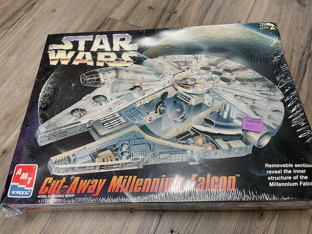 STAR WARS MODEL KIT OF THE MILLENNIUM FALCON SEALED (1 of 1)