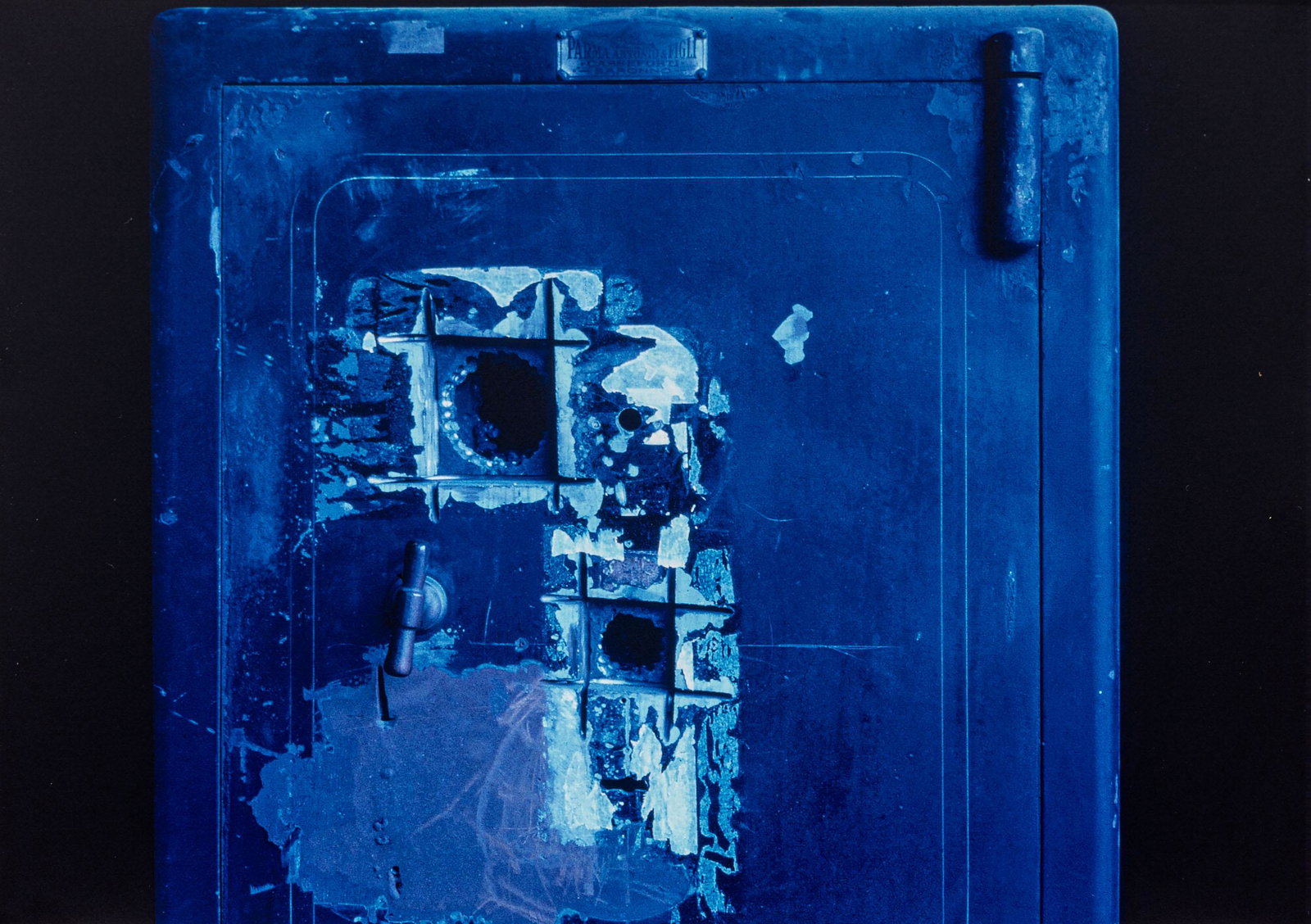 MAURIZIO CATTELAN, -76.400.000 - cassaforte svaligiata (part.): MAURIZIO CATTELAN (1960) -76.400.000 - cassaforte svaligiata (part.) 1992 Folder with one cibachrome print, ed. 60/100 from an edition of 100 examples in Arabic numerals from 1 to 100 and 30 in Roman