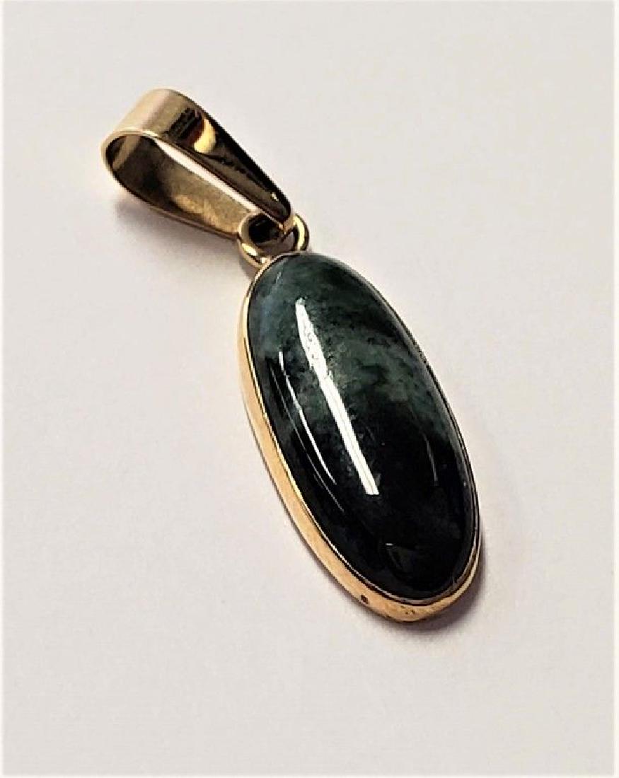 BEAUTIFUL 18K JADE PENDANT 1.8 GRAMS (1 of 4)