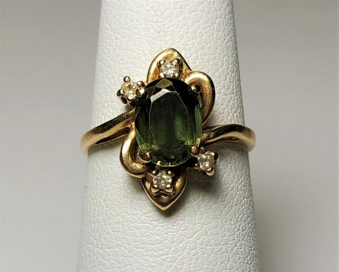 LOVELY 14K GOLD RING W/ MULTI STONES SIZE 5.5: LOVELY 14K GOLD RING W/ MULTI STONES SIZE 5.5 - 2.5 GRAMS. Stamped (14k) WITH GOLD AT 1340. THIS ITEM HAS A GOLD MELT VALUE OF $60 Winner shall receive exact items shown here.
