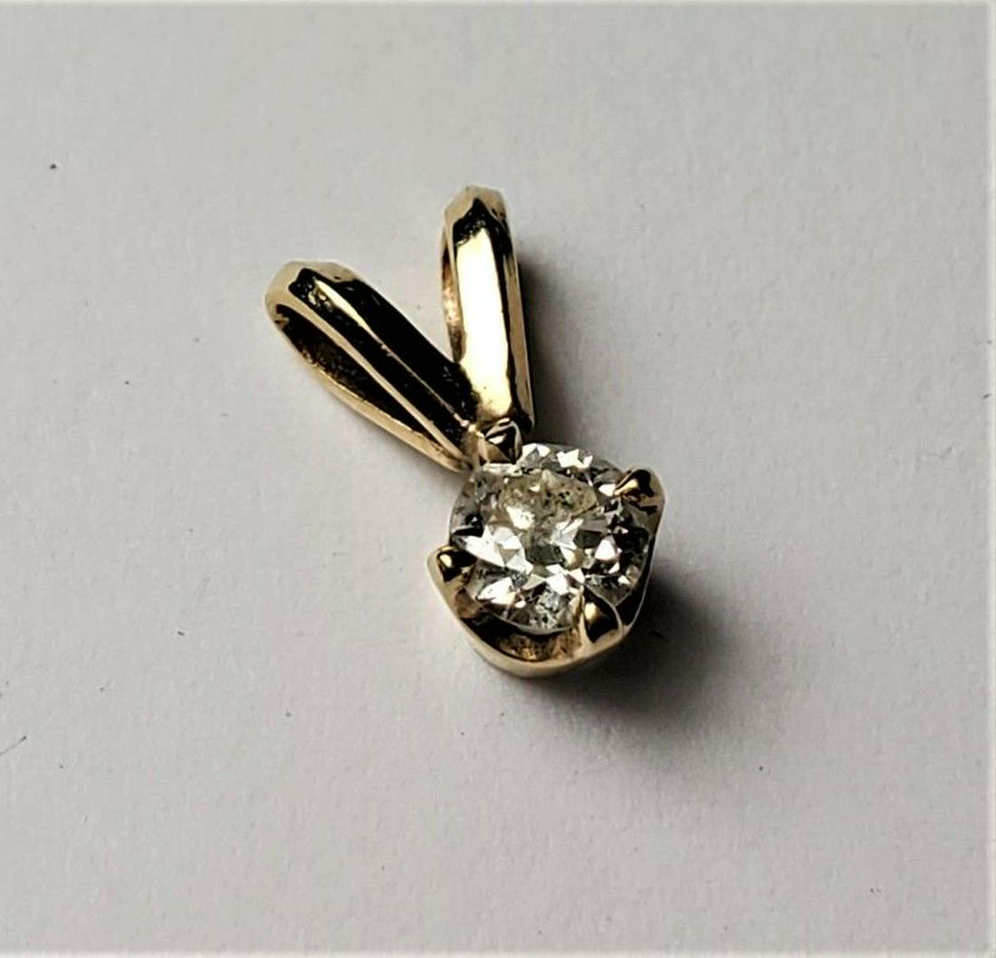 BEAUTIFUL 14K GOLD PENDANT 0.25 CT DIAMOND: BEAUTIFUL 14K GOLD PENDANT 0.25 CT DIAMOND 0.5 GRAMS OF GOLD. STAMPED (14K) WITH GOLD AT 1340. THIS ITEM HAS A GOLD MELT VALUE OF $15 Winner shall receive exact items shown here.